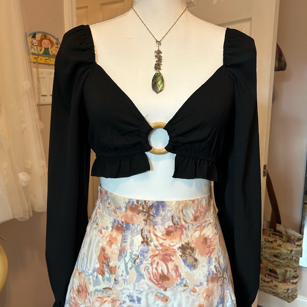 Black Long Sleeve Ring-Front Ruffle Crop Top